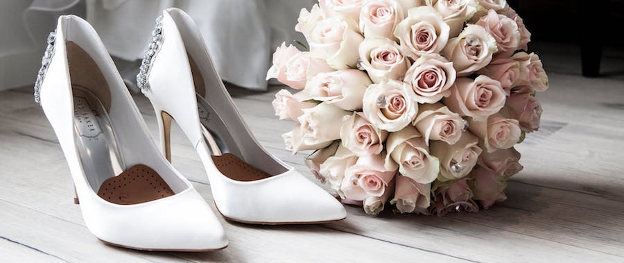 Brautkleider online und Hochzeitsschuhe – So stimmt man sie perfekt aufeinander ab