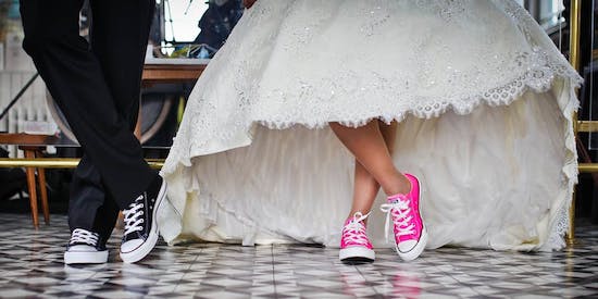 Das Hochzeitskleid und die passenden Schuhe